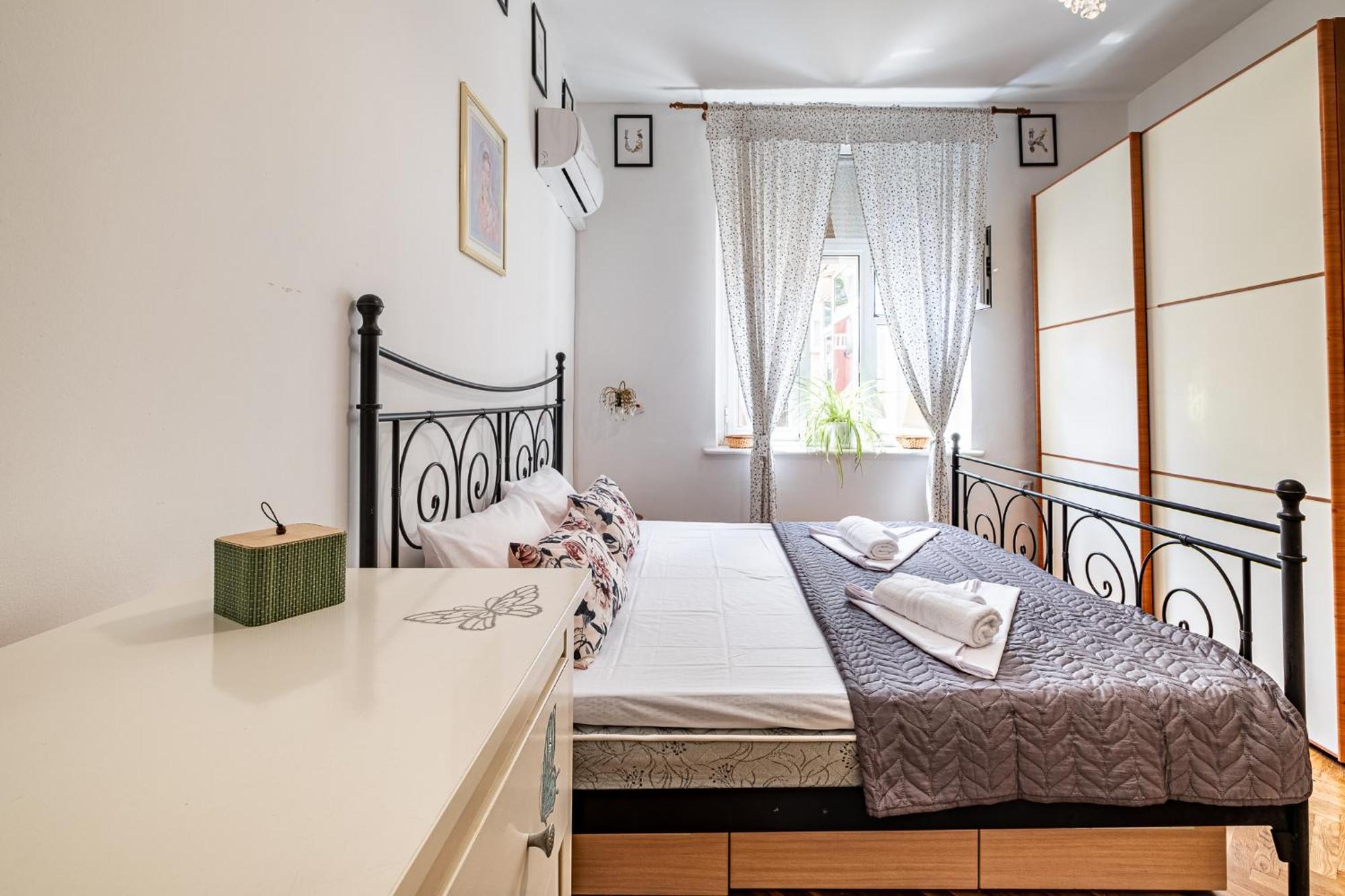 Aristocratic 2Bdrm Central Apartment Varna Buitenkant foto