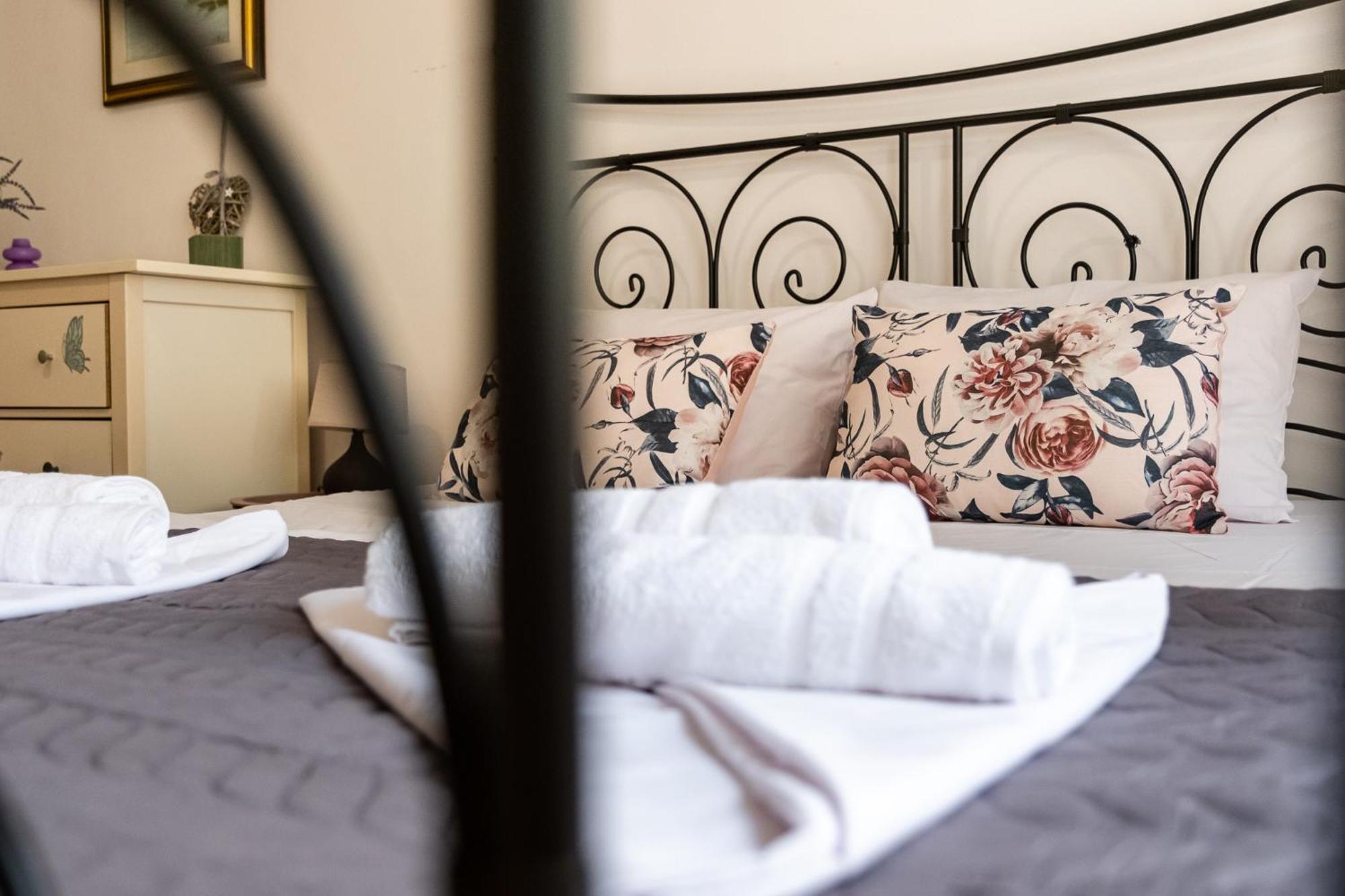 Aristocratic 2Bdrm Central Apartment Varna Buitenkant foto